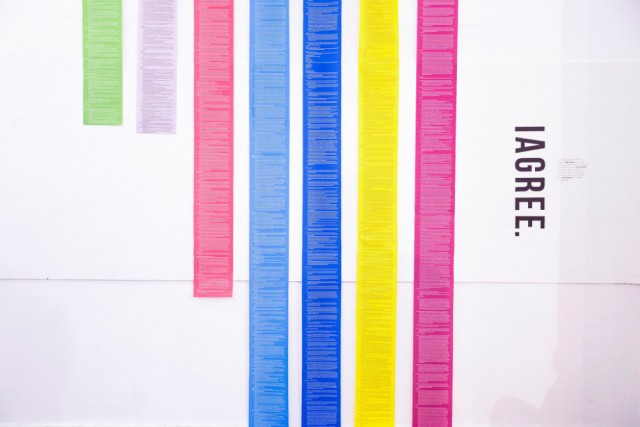 Artista imprimiu os termos e condi&ccedil;&otilde;es que provavelmente nunca leste